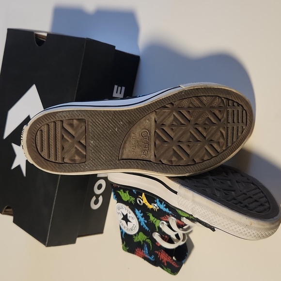 Converse Dinosaur Print Sneakers – Size 13.5 🦖 Fun & Unique | Classic Comfort | - Picture 4 of 8